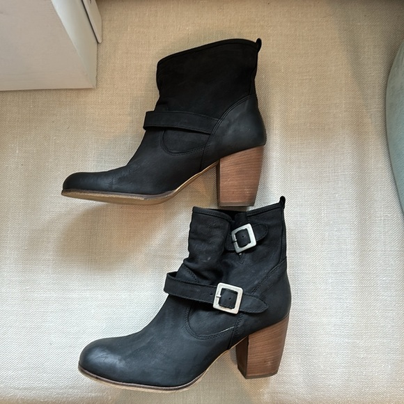 Steve Madden Black Sued bootie with brown heels Sz11 - Picture 2 of 3